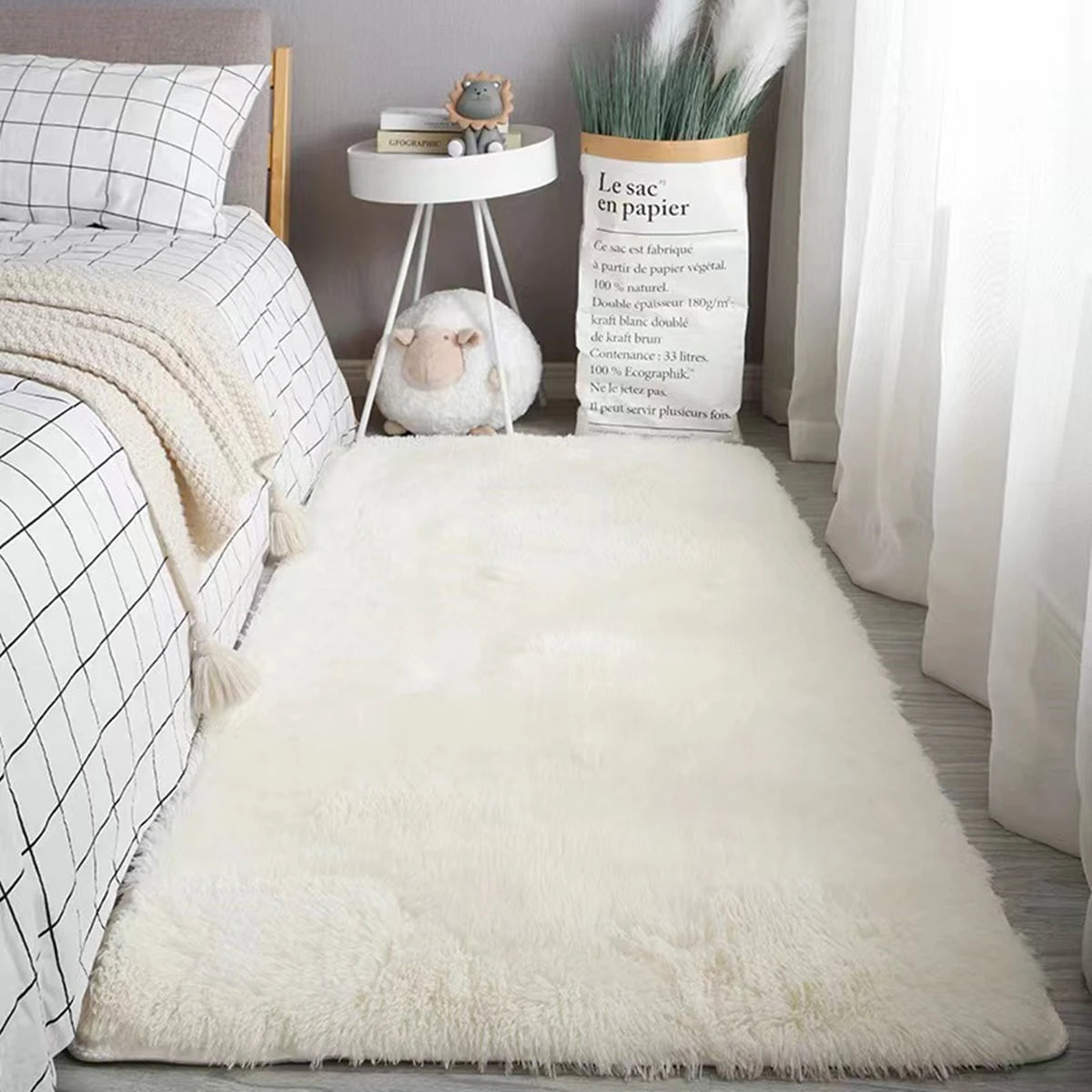 Fluffy Soft Carpet in white – Warm Plush Polyester Floor Rug for Bedroom
