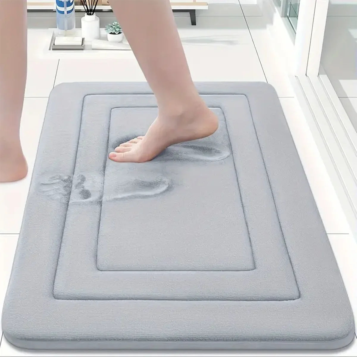 SoftStep Anti-Slip Polyester Bath Mat in Gray – Soft Washable Floor Mat